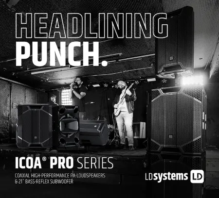 Vue large du système LD ICOA PRO disponible à la vente chez Dimension'Sono : enceintes coaxiales haute performance, caisson de basses 21 pouces, guitariste et batterie en arrière-plan